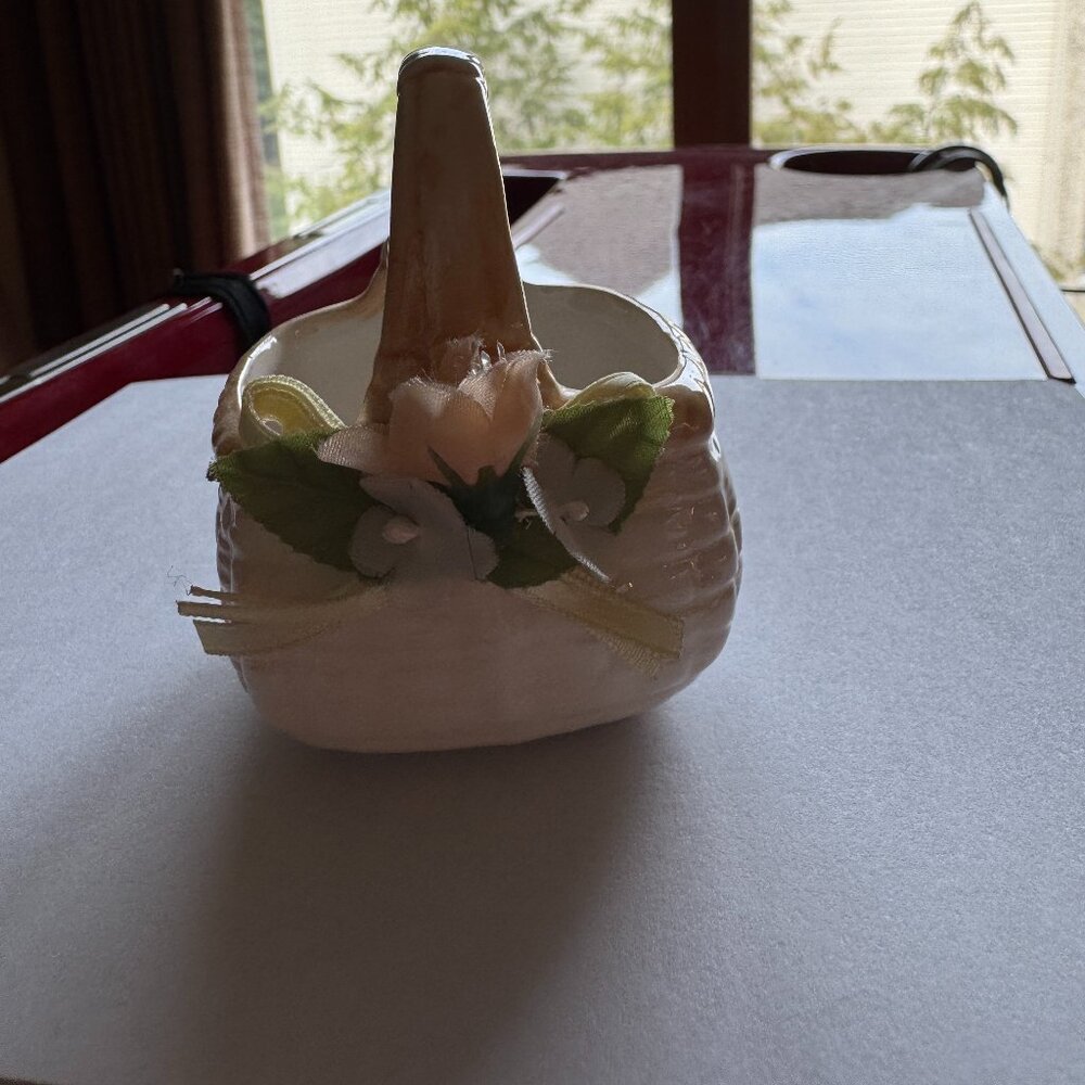 Vintage Enesco Decorative Small Basket White with Brownish Pink Handle
